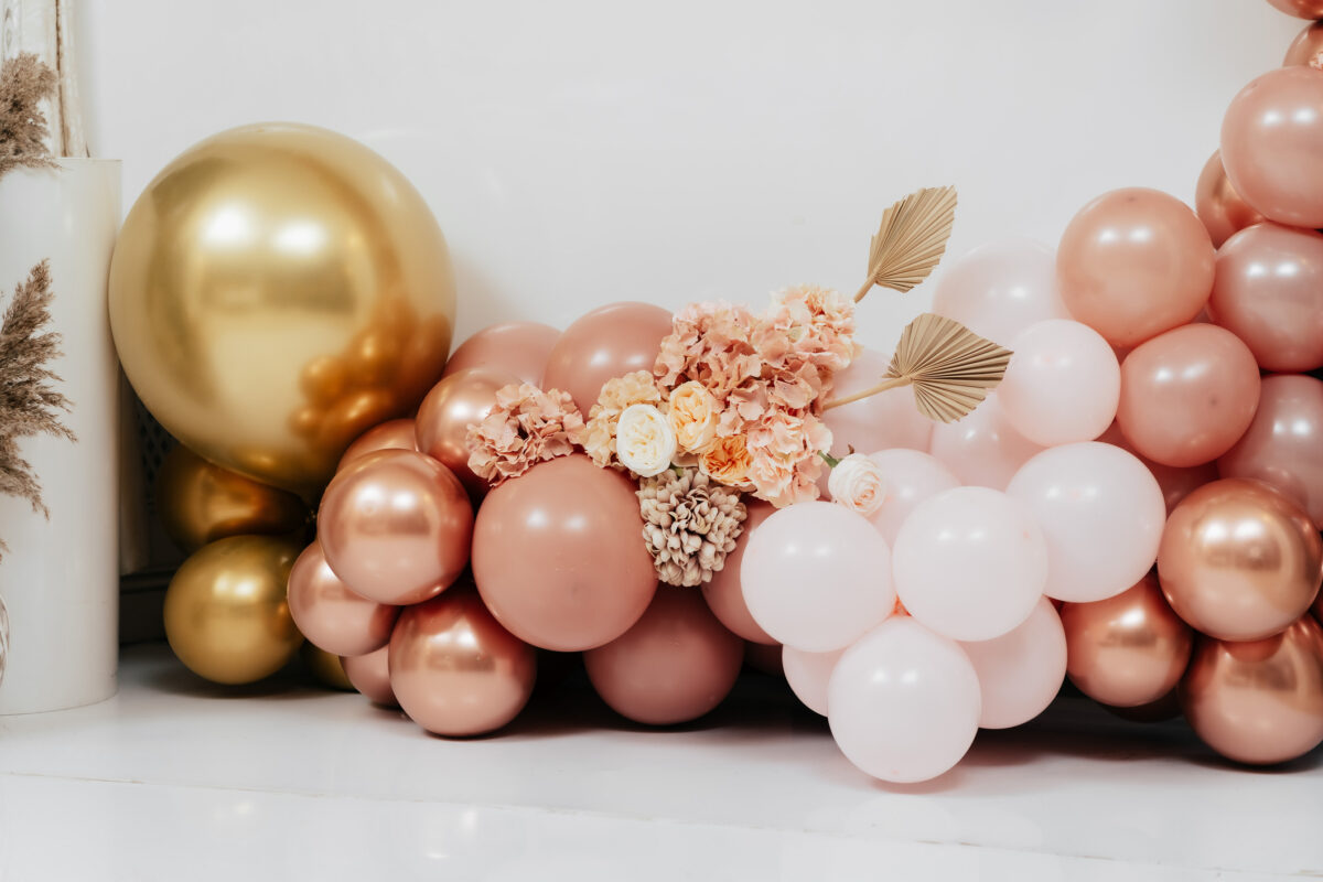 dusky pink and gold balloon garland